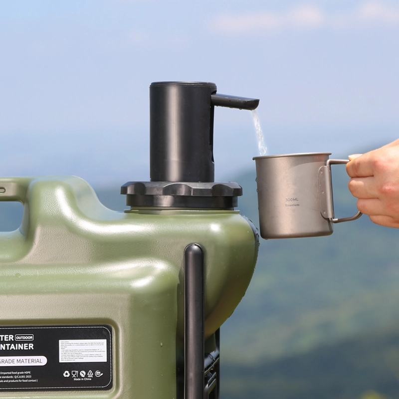 28L PE Material Outdoor Water tank with Wheels and Faucet Suitable